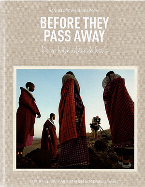 Before they pass away: de verhalen achter de foto's by Hannelore Vandenbussche