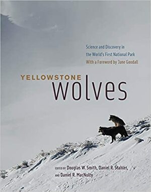 Yellowstone Wolves: Science and Discovery in the World's First National Park by Douglas W. Smith