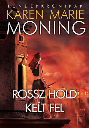 Rossz hold kelt fel by Karen Marie Moning