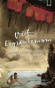 Vit krysantemum by Mary Lynn Bracht