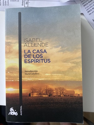 La Casa De Los Espíritus by Isabel Allende