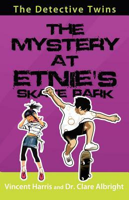 The Detective Twins: The Mystery at Etnie's Skate Park by Vincent Harris, Clare Albright