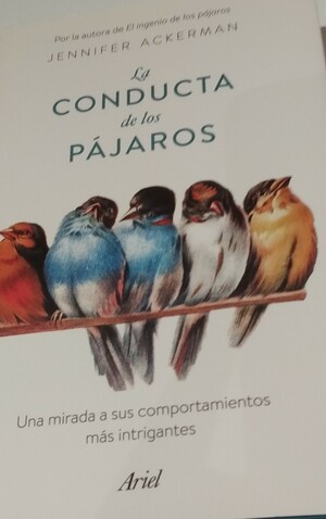 La conducta de los pájaros: Una mirada a sus comportamientos más intrigantes by Jennifer Ackerman