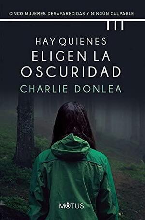 Hay quienes eligen la oscuridad by Charlie Donlea