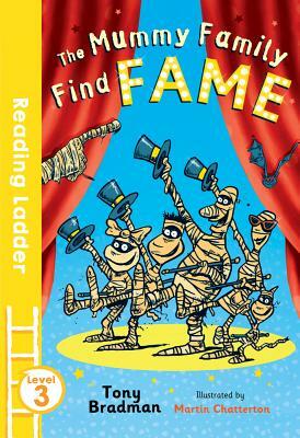 The Mummy Family Find Fame (Reading Ladder Level 3) by Tony Bradman, Martin Chatterton