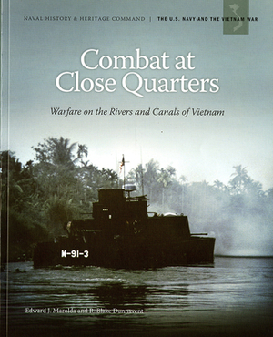 Combat at Close Quarters: Warfare on the Rivers and Canals of Vietnam: Warfare on the Rivers and Canals of Vietnam by Edward J. Marolda, R. Blake Dunnavent, Navy Dept (U S )