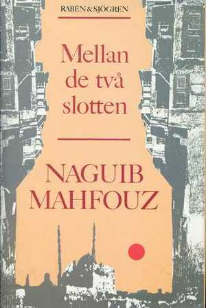 Mellan de två slotten by Naguib Mahfouz