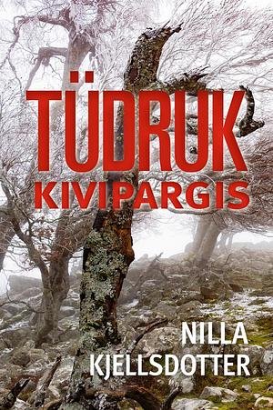 Tüdruk Kivipargis by Nilla Kjellsdotter