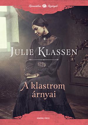 A klastrom árnyai by Julie Klassen