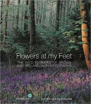 Flowers at My Feet: The Wild Flowers of Britain and Ireland in Photographs by Dave Woodfall, Bob Gibbons