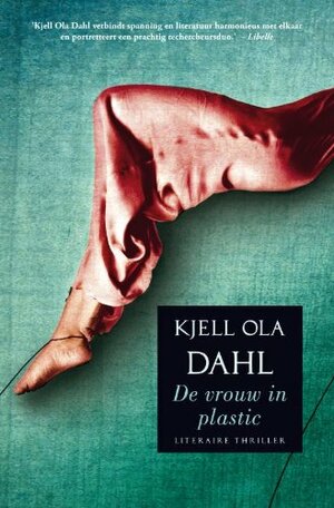 De vrouw in plastic by Kjell Ola Dahl