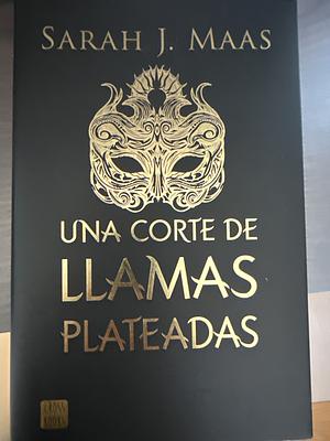 Una Corte de Llamas Plateadas / a Court of Silver Flames by Sarah J. Maas