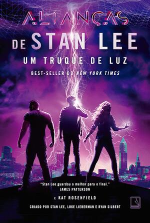 Um truque de luz by Luke Lieberman, Ryan Silbert, Kat Rosenfield, Stan Lee