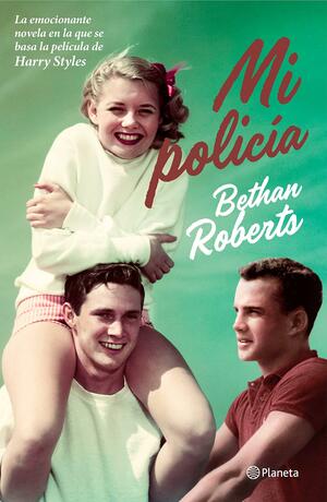 Mi policía by Bethan Roberts