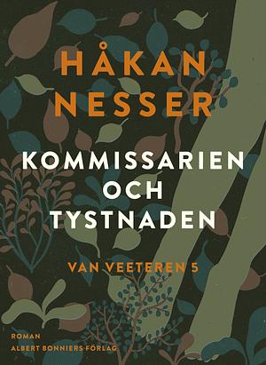 Kommissarien och tystnaden by Håkan Nesser