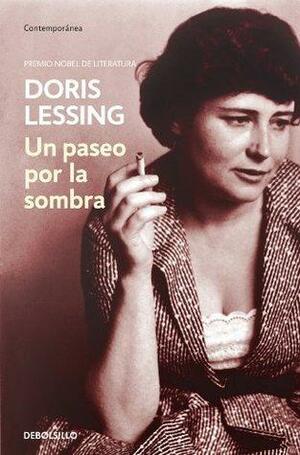 Un Paseo Por La Sombra/ Walking In The Shade 1949 to 1962 by Doris Lessing