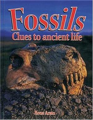 Fossils: Clues to Ancient Life by Rona Arato