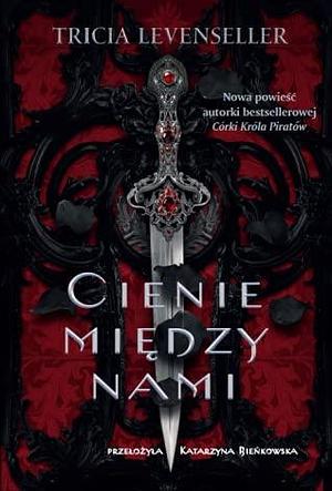 Cienie między nami by Tricia Levenseller