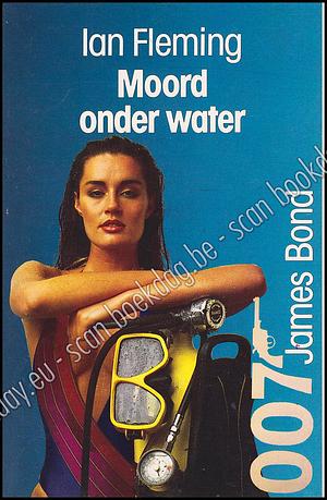 Moord onder water by Ian Fleming