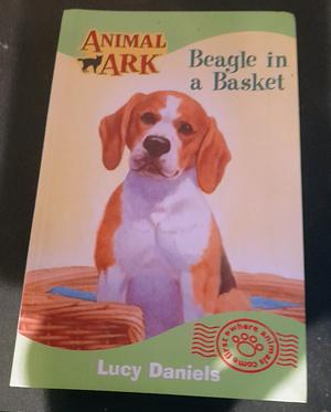 Beagle in a Basket by Lucy Daniels, Ben M. Baglio