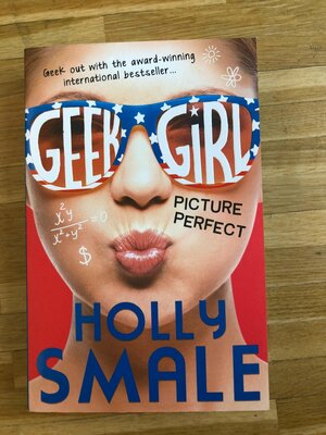 Geek Girl 01. Mode ist ein glitzernder Goldfisch by Holly Smale