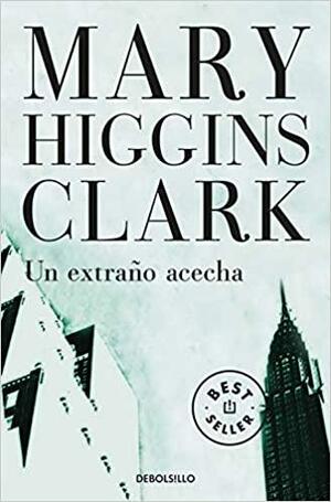 Un extraño acecha by Mary Higgins Clark
