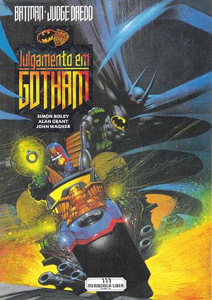 Batman/Judge Dredd: Julgamento em Gotham by Simon Sisley, Alan Grant, Alan Grant, John Wagner