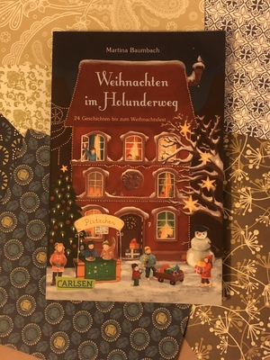 Weihnachten im Holunderweg  by Martina Baumbach