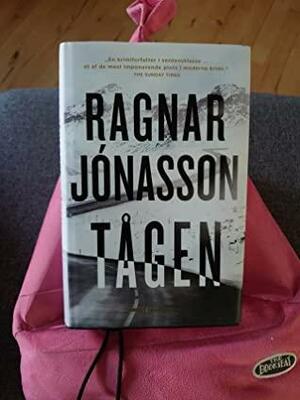 Tågen by Ragnar Jónasson