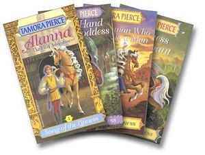 The Song of the Lioness Quartet: Alanna: The First Adventure / In the Hand of the Goddess / The Woman Who Rides Like a Man / Lioness Rampant by Tamora Pierce by Tamora Pierce, Tamora Pierce