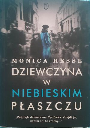 Dziewczyna w niebieskim płaszczu by Monica Hesse