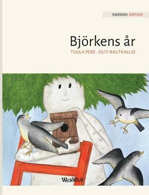 Björkens år: Swedish Edition of A Birch Tree's Year by Tuula Pere