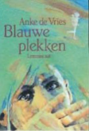 Blauwe plekken by Anke de Vries