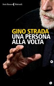 Una persona alla volta by Gino Strada