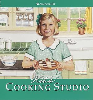 Kit's Cooking Studio [With 10 Reusable Place Cards, 24 Yummy Recipes and 20 Table Talkers, 3 Kit-Inspired Parties and 1 by Jennifer Hirsch