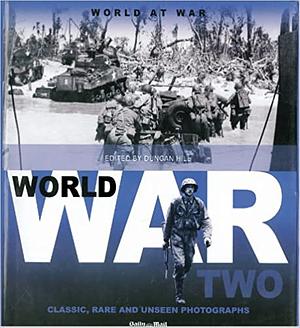 World War Two: Classic, Rare and Unseen Photographs from the Daily Mail (Classic Rare & Unseen) by Duncan Hill