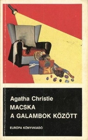 Macska a galambok között by Agatha Christie