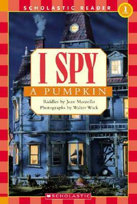 Scholastic Reader Level 1: I Spy a Pumpkin by Jean Marzollo