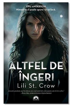 Altfel de Îngeri by Lili St. Crow