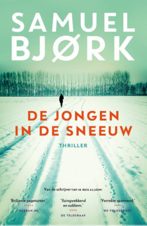 De jongen in de sneeuw by Samuel Bjørk