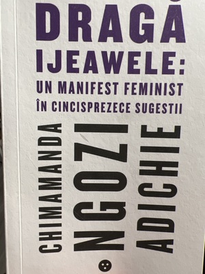 Dragă Ijeawele: un manifest feminist în cincisprezece sugestii by Chimamanda Ngozi Adichie