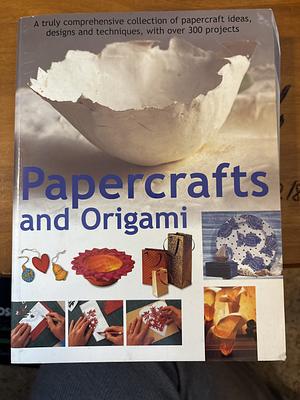 Papercrafts and Origami: A Truly Comprehensive Collection of Papercraft Ideas, Designs and Techniques, with Over 300 Projects by Lucy Painter