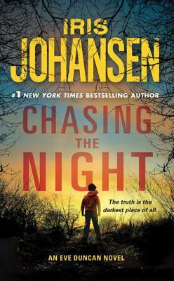 Chasing the Night: An Eve Duncan Novel by Iris Johansen