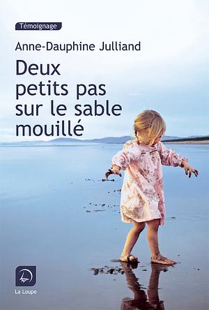 Deux petits pas sur le sable mouillé by Anne-Dauphine Julliand