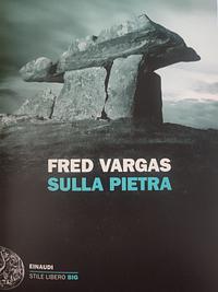 Sulla pietra by Fred Vargas