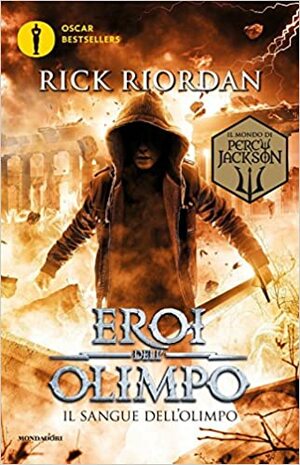 Il sangue dell'Olimpo. Eroi dell'Olimpo (Vol. 5) by Rick Riordan