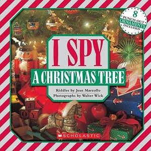 I Spy a Christmas Tree: A Book of Picture Riddles [With 8 Punch-Out Ornaments] by Jean Marzollo