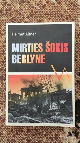 Mirties šokis Berlyne by Helmut Altner