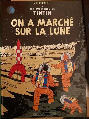 On a marché sur la Lune by Hergé