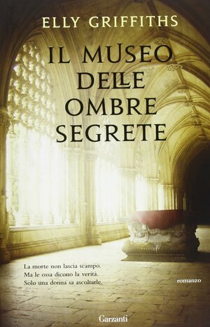 Il museo delle ombre segrete by Elly Griffiths